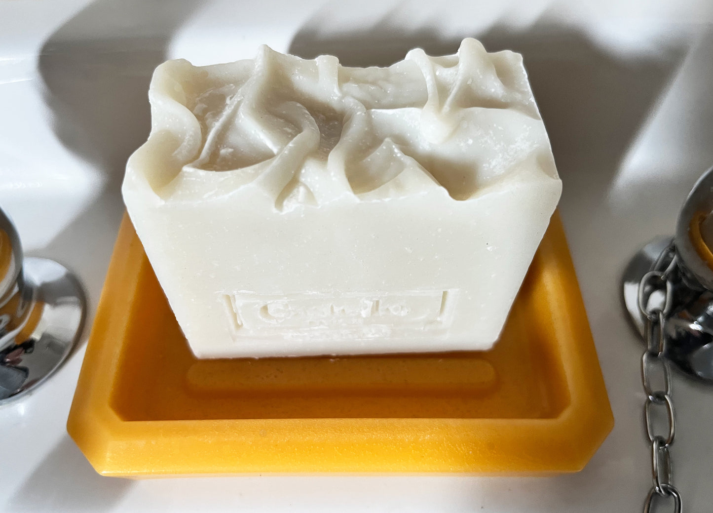 Castello de Haye British Beeswax Rectangular Soap Dish with ridges with Handmade Soap