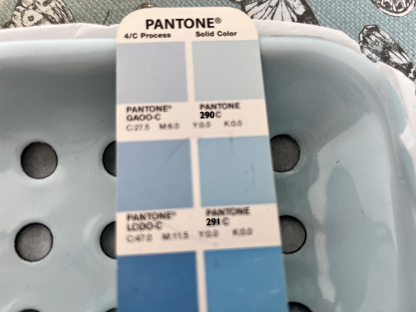 Castello de Haye enamel soap dish colour range in Pantone shades