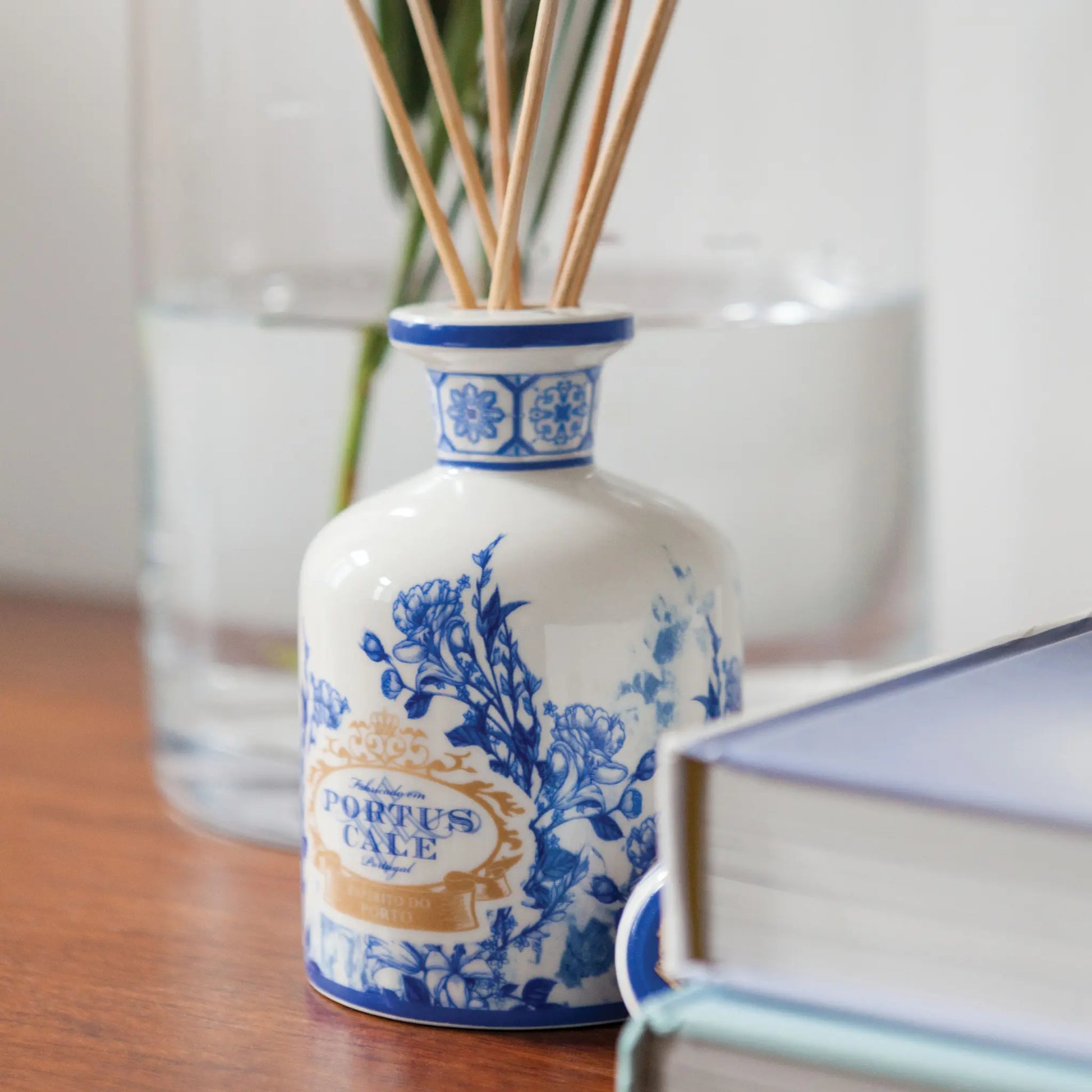 Portus Cale Gold & Blue ceramic reed diffuser 250ml — pink pepper and jasmine — lifestyle