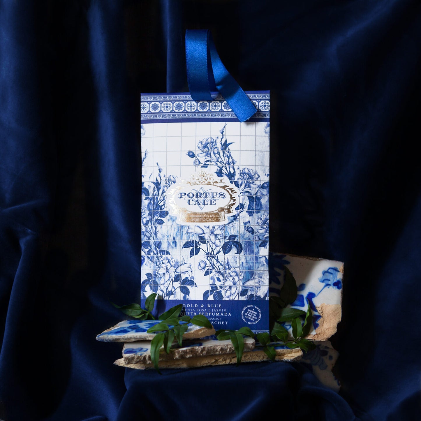 Castelbel Portus Cale Decorative scented sachet with blue ribbon on a dark blue background