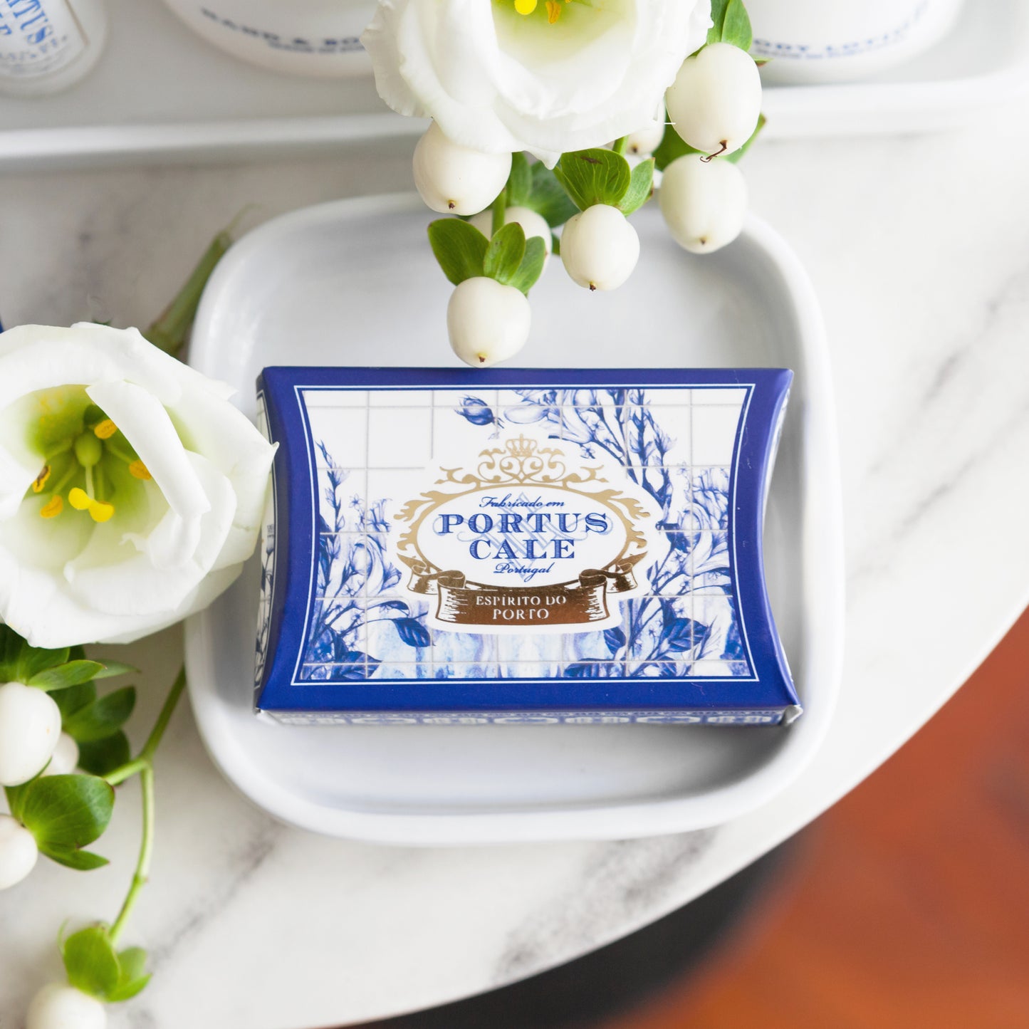 Portus Cale Gold & Blue soap bar with tile-inspired floral packaging – Castelbel 40g