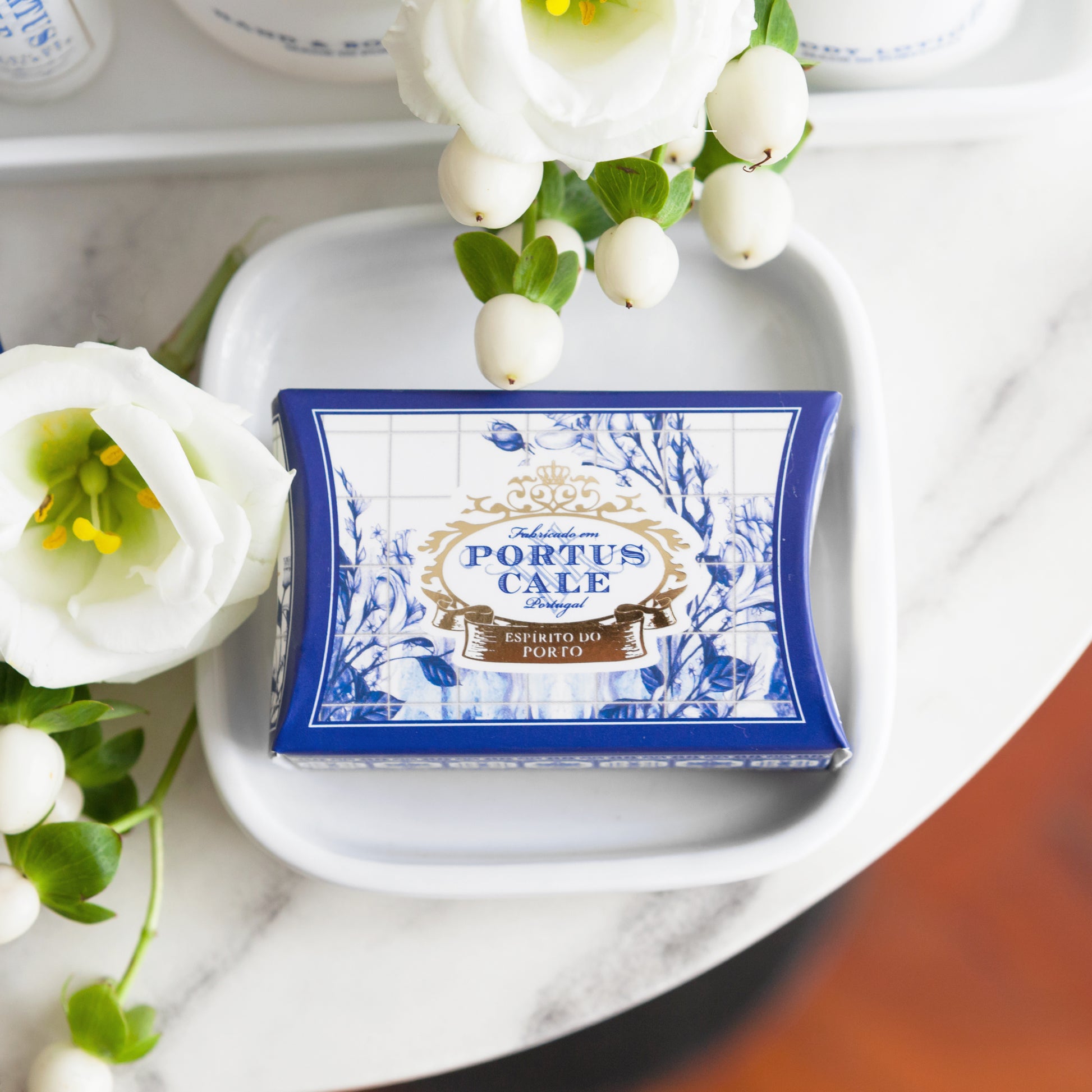 Portus Cale Gold & Blue soap bar with tile-inspired floral packaging – Castelbel 40g