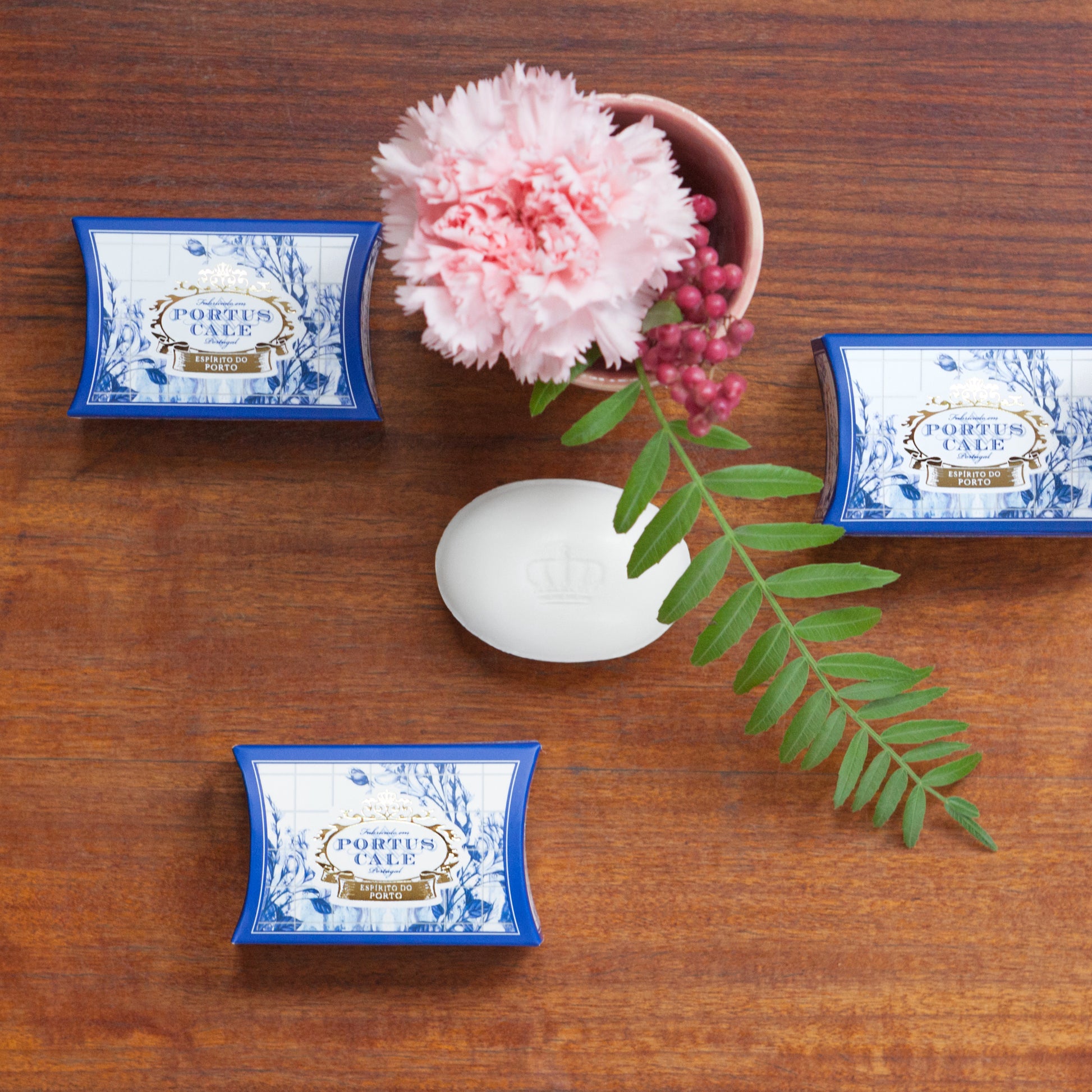 Castelbel Gold & Blue soap bar lifestyle shot – luxury Portuguese skincare gift