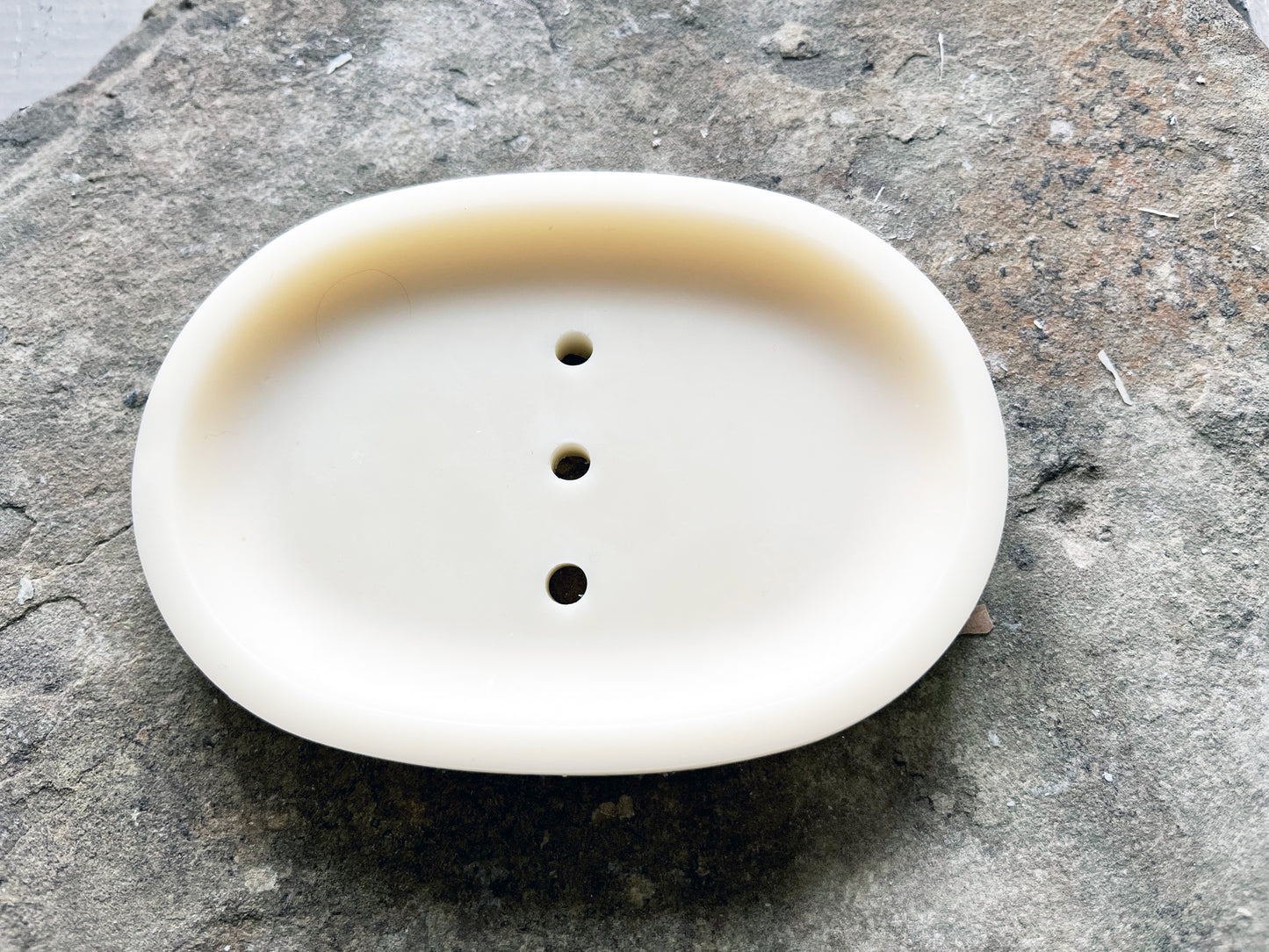 Castello de Haye white oval soy wax soap dish showing drainage holes